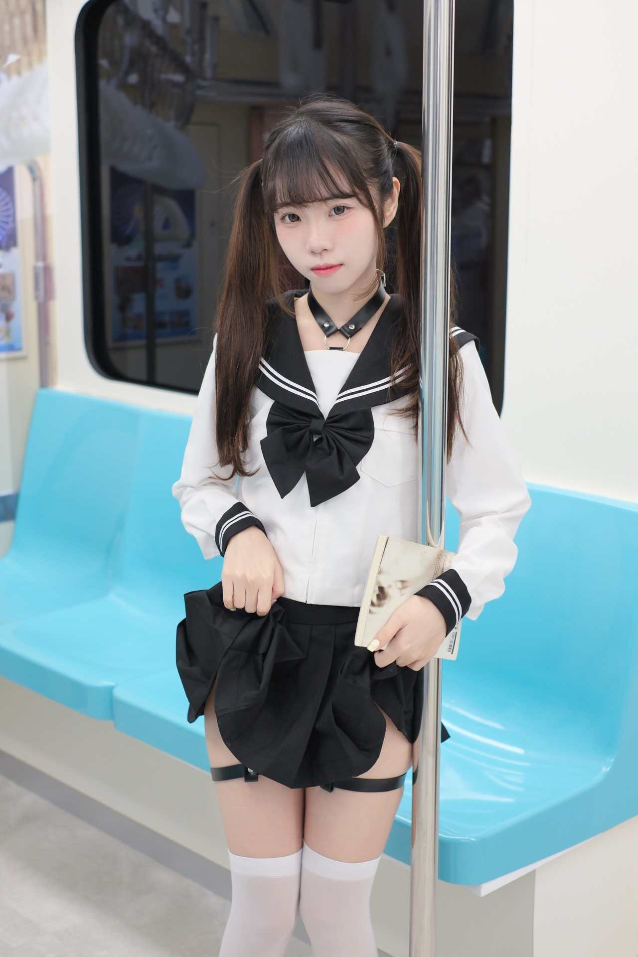 可可小白兔電車上の女高中生
